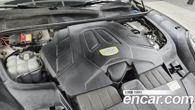 Porsche Cayenne 2020 — ფოტო 18/20