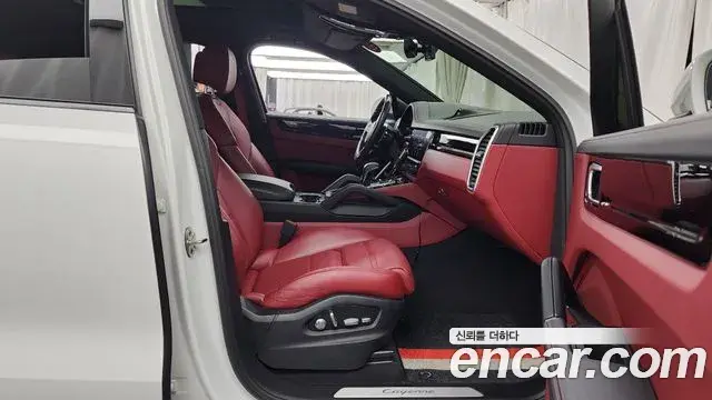 Porsche Cayenne 2020 — ფოტო 6/20