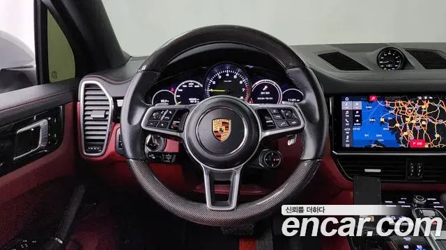 Porsche Cayenne 2020 — ფოტო 17/20