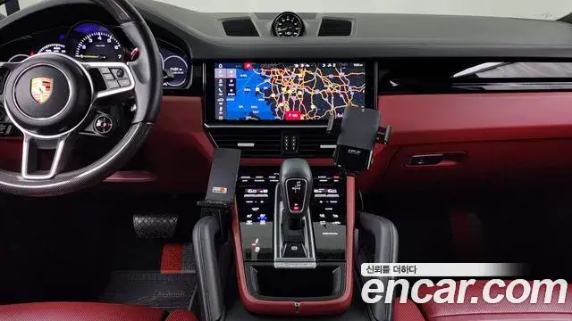 Porsche Cayenne 2020 — ფოტო 16/20