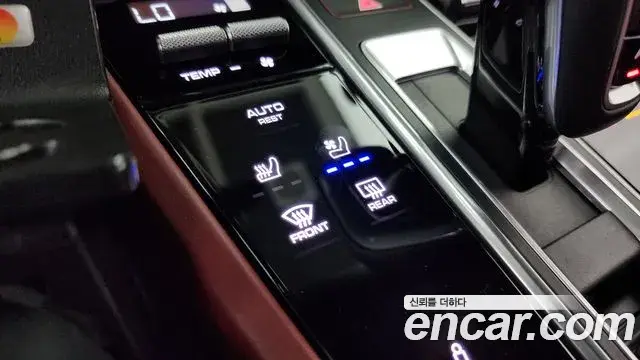Porsche Cayenne 2020 — ფოტო 10/20