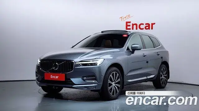 Volvo XC60 2021 — ფოტო 28/35