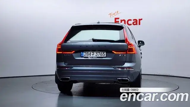 Volvo XC60 2021 — ფოტო 6/35