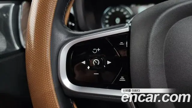 Volvo XC60 2021 — ფოტო 35/35