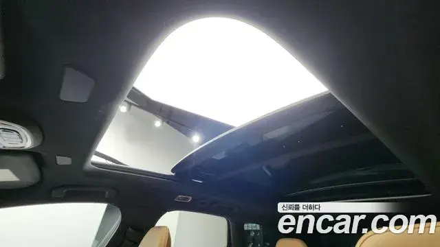 Volvo XC60 2021 — ფოტო 16/35