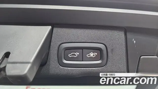 Volvo XC60 2021 — ფოტო 2/35
