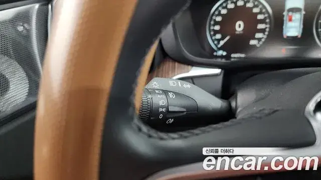 Volvo XC60 2021 — ფოტო 18/35