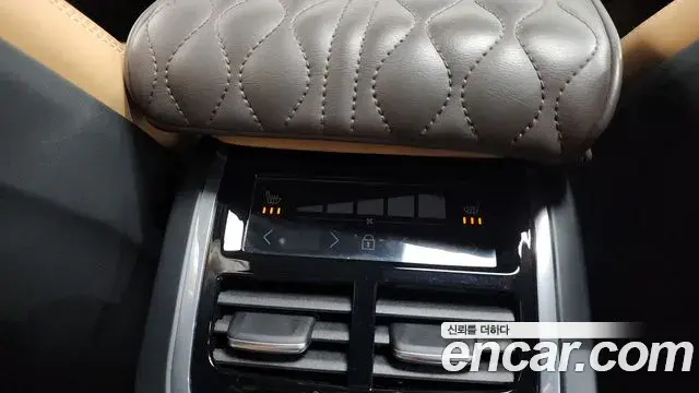 Volvo XC60 2021 — ფოტო 12/35