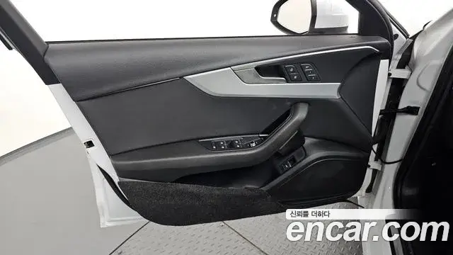 Audi A4 2019 — Photo 13/33