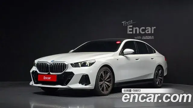 BMW 5 Series 2025 — Фото 10/20
