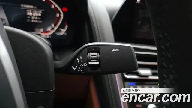 BMW 8 Series 2020 — Photo 22/31
