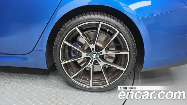 BMW 8 Series 2020 — Photo 24/31