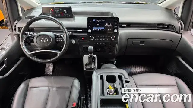 Hyundai Staria 2023 — Photo 12/30
