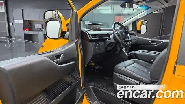Hyundai Staria 2023 — Photo 21/30