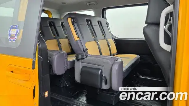 Hyundai Staria 2023 — Photo 2/30