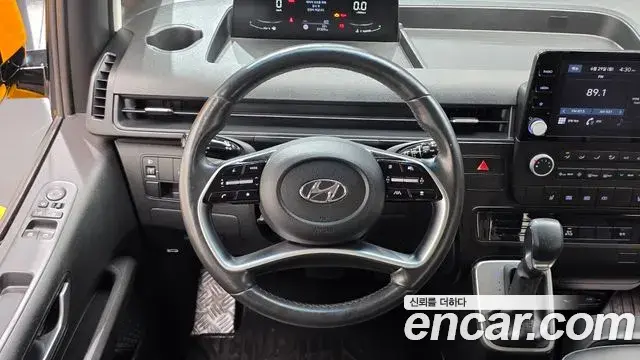 Hyundai Staria 2023 — Photo 27/30