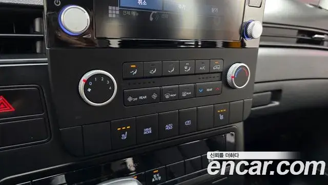 Hyundai Staria 2023 — Photo 9/30