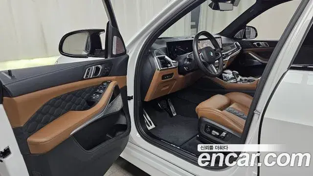 BMW X5M 2025 — ფოტო 16/32
