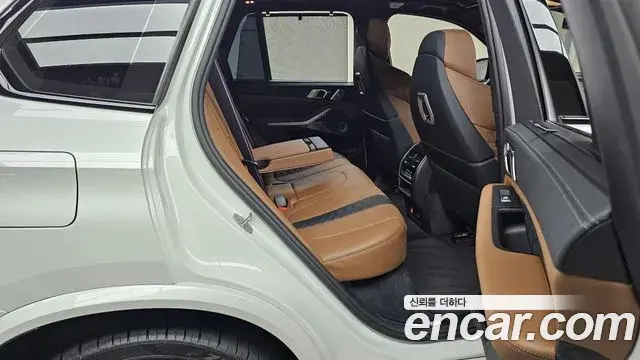 BMW X5M 2025 — ფოტო 8/32