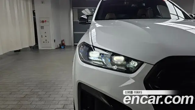 BMW X5M 2025 — ფოტო 26/32