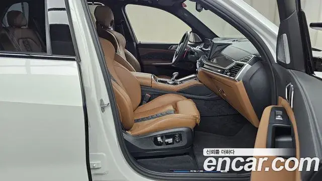 BMW X5M 2025 — ფოტო 13/32