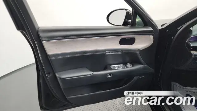 Genesis G90 2023 — Photo 16/37