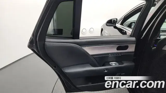 Genesis G90 2023 — Photo 22/37