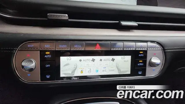 Genesis G90 2023 — Photo 17/37