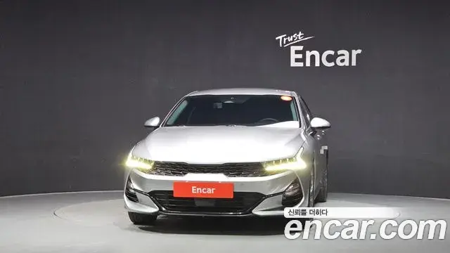 Kia K5 2022 — Şəkil 24/32