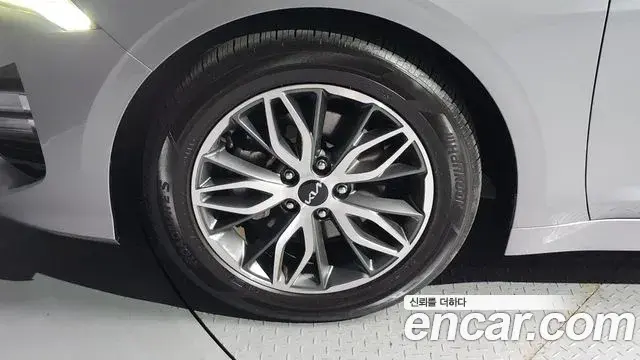 Kia K5 2022 — Şəkil 30/32