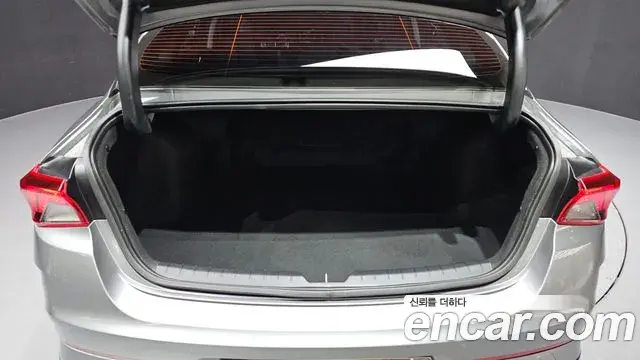 Kia K5 2022 — Şəkil 16/32
