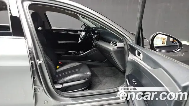 Kia K5 2022 — Şəkil 28/32