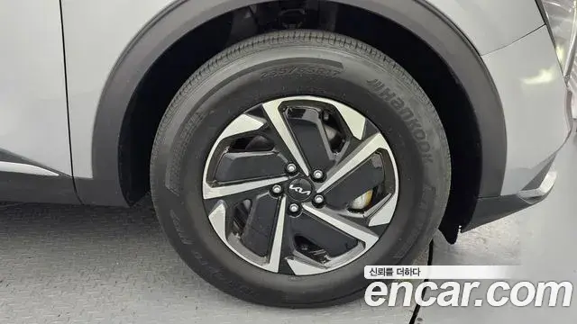 Kia Sportage 2022 — ფოტო 7/30