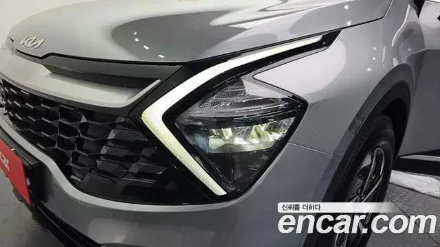 Kia Sportage 2022 — ფოტო 8/30