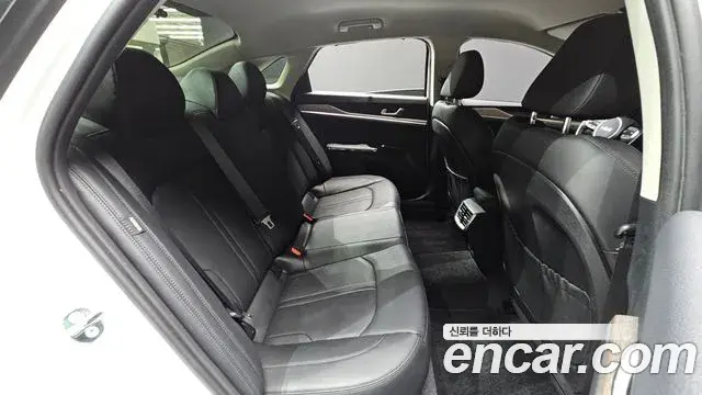 Kia K5 2023 — Photo 11/20