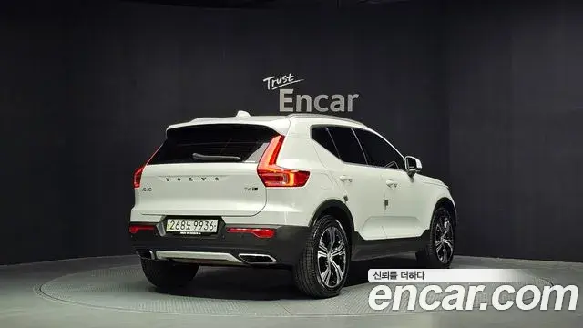 Volvo XC40 2020 — Şəkil 32/33