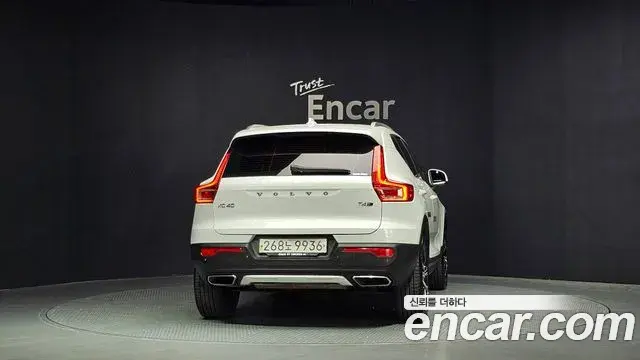 Volvo XC40 2020 — Şəkil 23/33