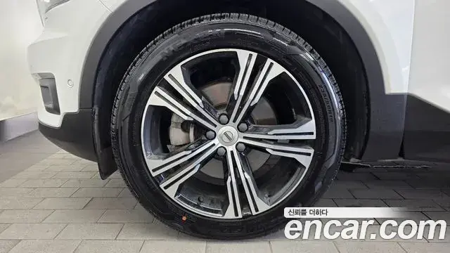 Volvo XC40 2020 — Şəkil 11/33