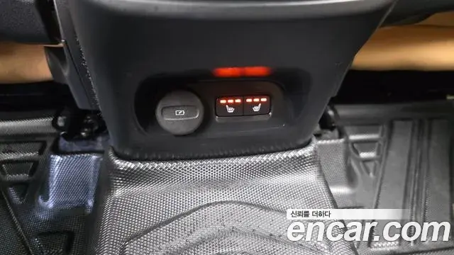 Volvo XC40 2020 — Şəkil 7/33