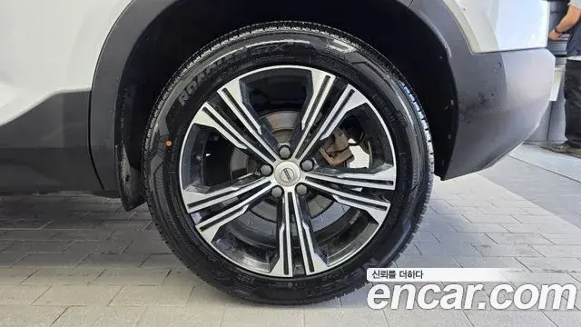 Volvo XC40 2020 — Şəkil 4/33