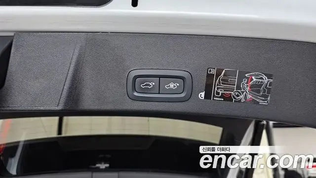 Volvo XC40 2020 — Şəkil 18/33