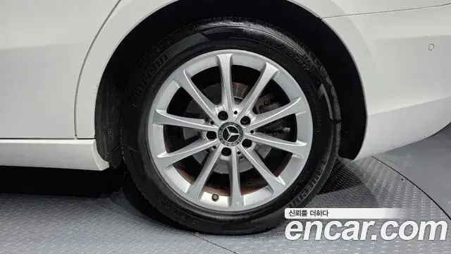 Mercedes-Benz A-Class 2020 — Photo 1/30