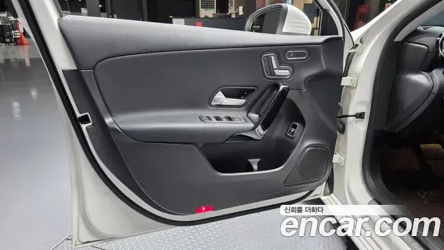 Mercedes-Benz A-Class 2020 — Photo 28/30
