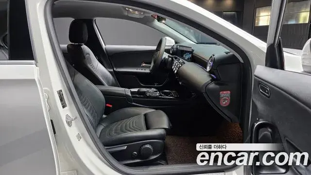 Mercedes-Benz A-Class 2020 — Photo 14/30
