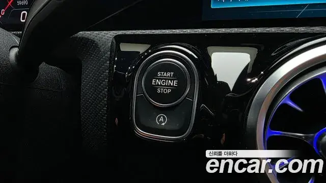 Mercedes-Benz A-Class 2020 — Photo 3/30