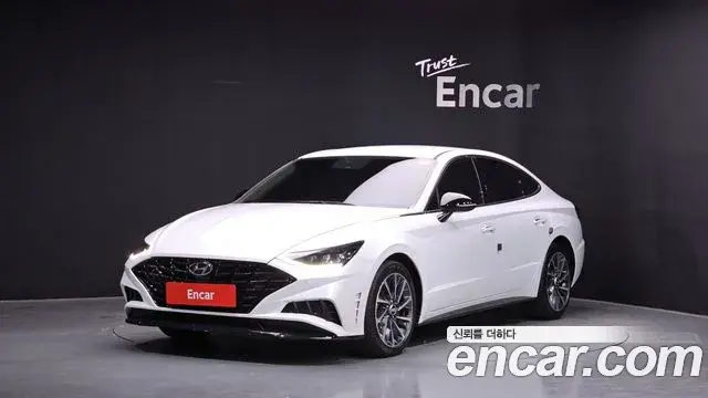 Hyundai Sonata 2021 — Photo 1/20
