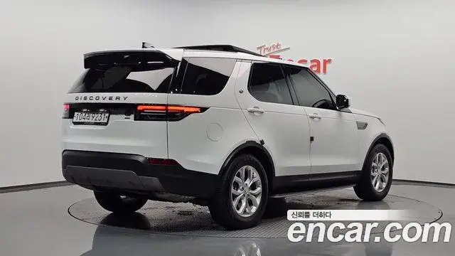 Land Rover Discovery 5 2019 — Şəkil 17/36