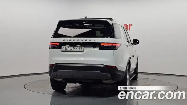 Land Rover Discovery 5 2019 — Şəkil 29/36