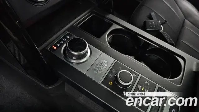 Land Rover Discovery 5 2019 — Şəkil 13/36