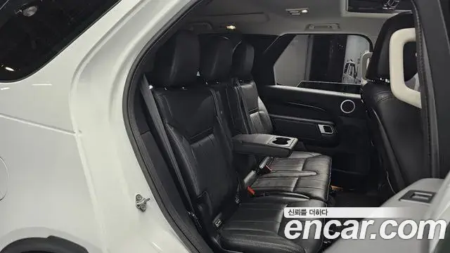 Land Rover Discovery 5 2019 — Şəkil 23/36